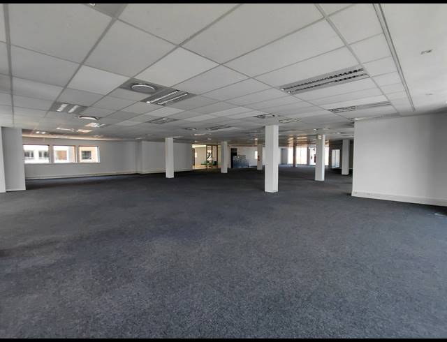 659M² OFFICE TO LET IN BRYANSTON